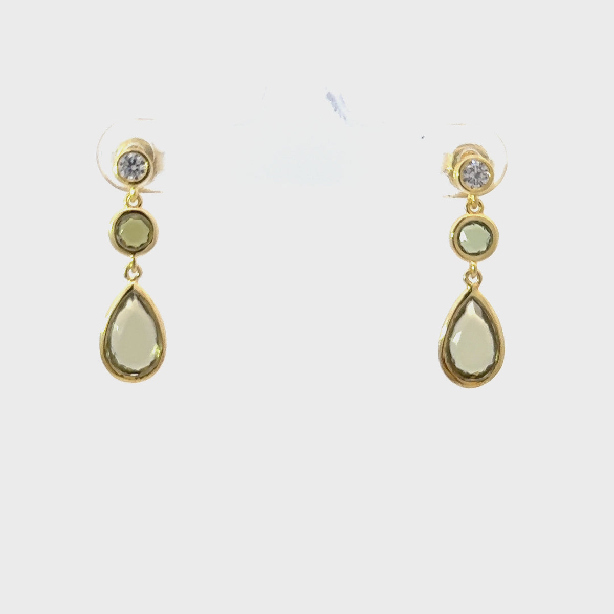 Rotating display of the earrings.