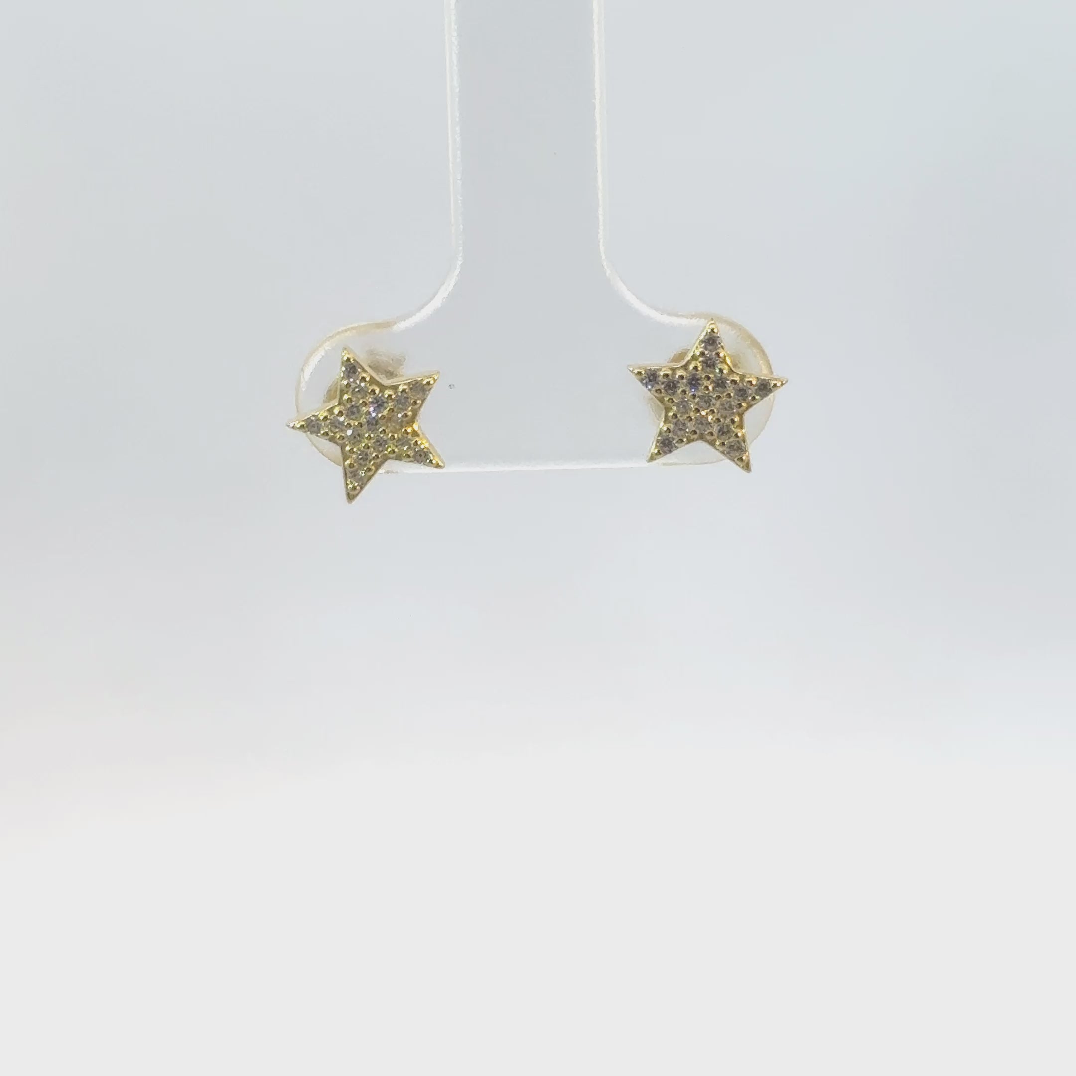 Rotating display of the earrings.