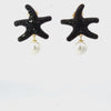 Rotating display of the earrings.