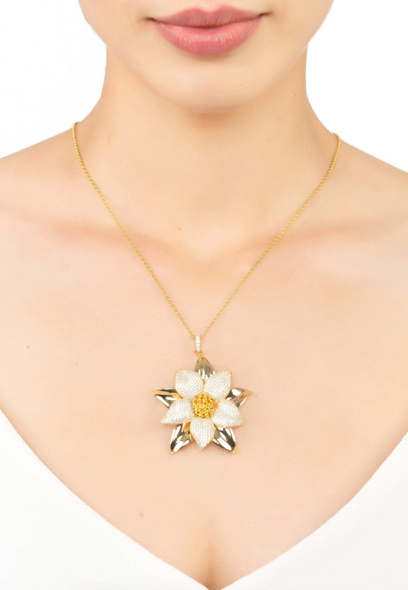 Daisy Flower Necklace Gold - LATELITA Necklaces
